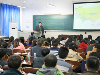 河南师范大学孙景峰教授应邀来我校做学术报告